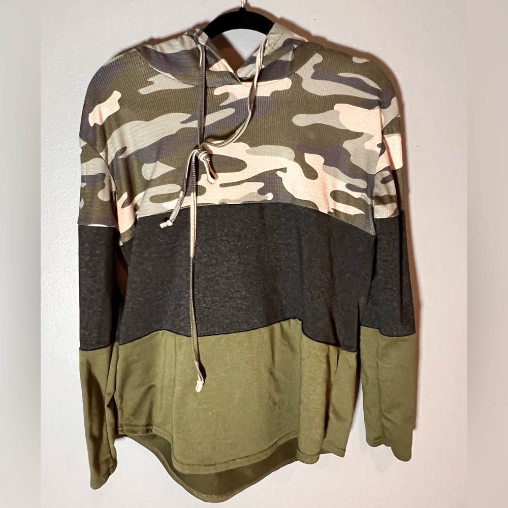 Color Blocked Camo Hoodie Sz S